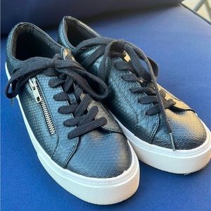 London Times Black Sneakers